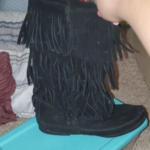 Minnetonka moccasin boots black
